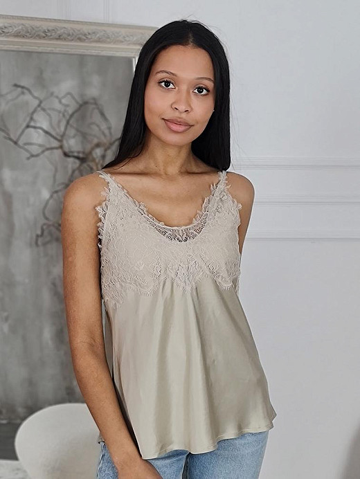 Топ на бретелях CLOTHÉ с кружевом на груди бежевый