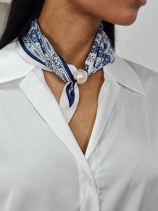 Украшение-аксессуар на шею с жемчужинкой бело-синее 