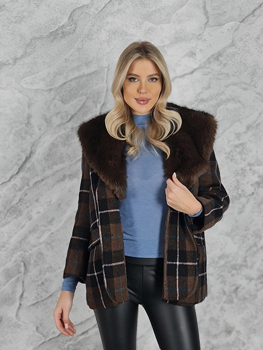 Укороченное пальто Mitica&Co. в клеточку с шерстью и пушистой опушкой шоколад 