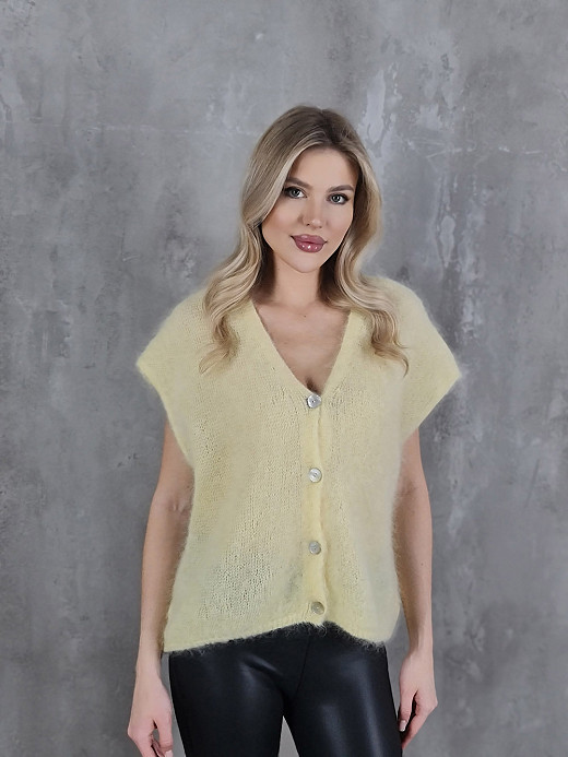 Жилет кид мохер плотная вязка желтый