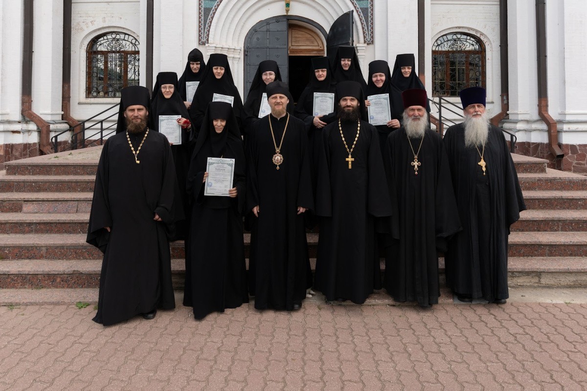 В Никольском монастыре Переславля-Залесского состоялась церемония вручения свидетельств о прохождении богословских курсов для монашествующих