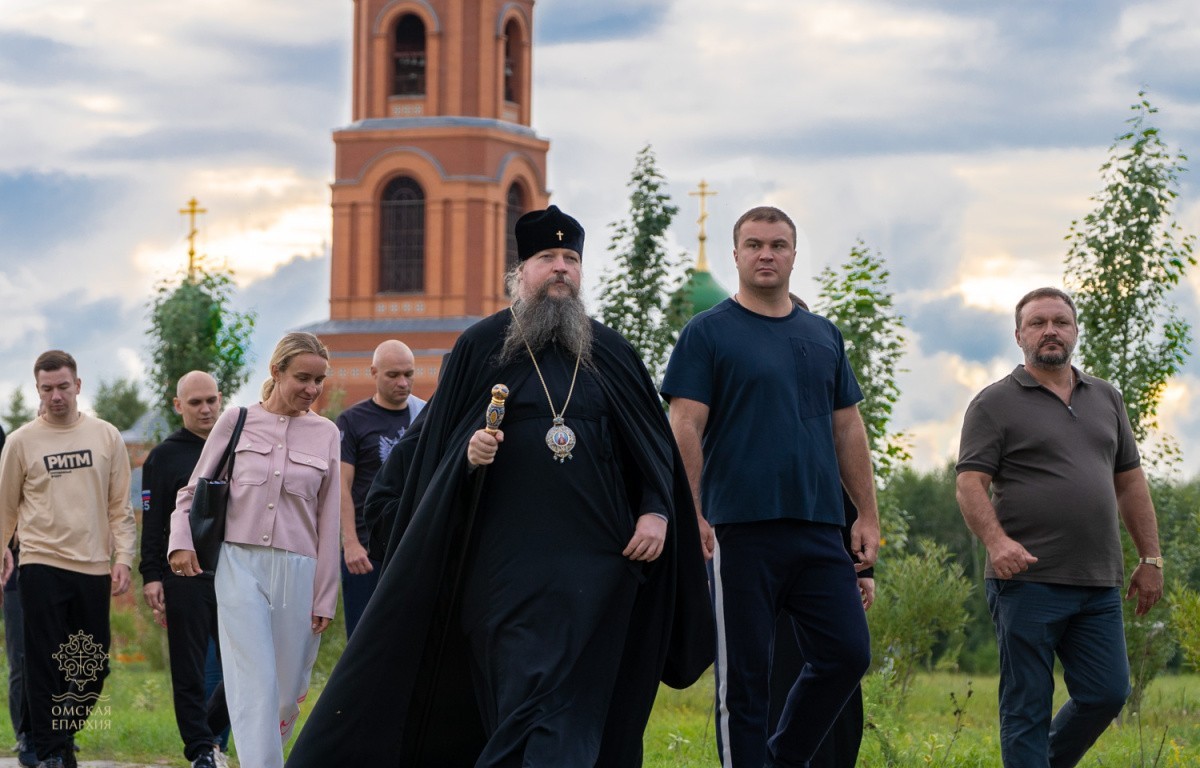 Губернатор Омской области Виталий Хоценко посетил Ачаирский монастырь Честного Креста Господня