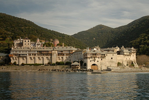 В монастыре Ксенофонт Святой Горы Афон будет храниться копия Знамени Победы