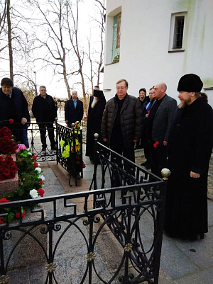 Губернатор Псковской области М.Ю. Ведерников, председатель ИППО С.В. Степашин и митрополит Тихон осмотрели епархиальные монастыри