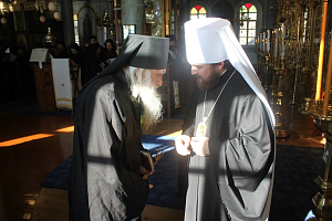 Митрополит Волоколамский Иларион совершил Божественную литургию в Свято-Пантелеимоновом монастыре на Афоне