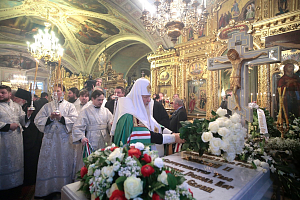 В пятую годовщину со дня кончины приснопамятного Патриарха Алексия II Предстоятель Русской Церкви совершил панихиду в Богоявленском соборе в Елохове