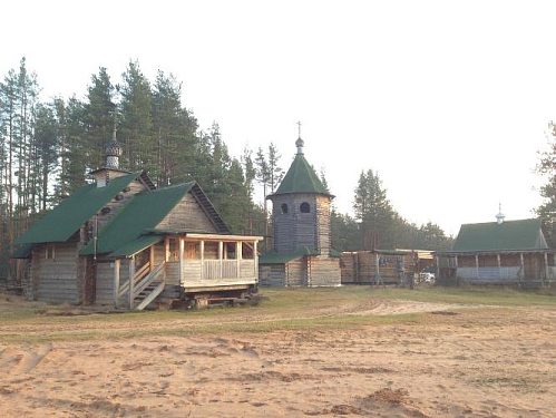 Мужской монастырь  Троице-Благовещенская Евфросино-Синоезерская пустынь  в деревне Пустынь 