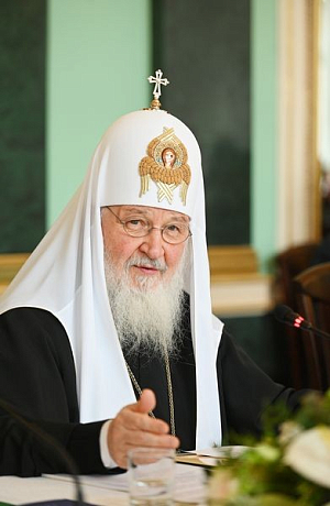 Упоминание ценности веры в Бога в Конституции – это дань памяти миллионам людей, которые подвергались преследованиям во времена богоборчества только потому, что не хотели отречься от веры