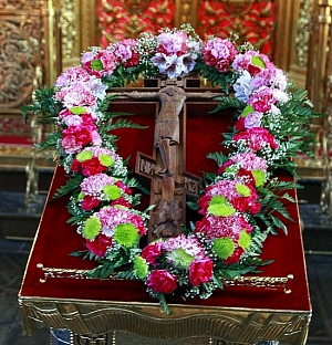 В праздник Происхождения (Изнесения) Честных Древ Животворящего Креста Господня епископ Савва отслужил Литургию в Новоспасском монастыре