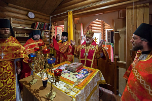 Епископ Назарий совершил Литургию в Никольском скиту Александро-Невской лавры 