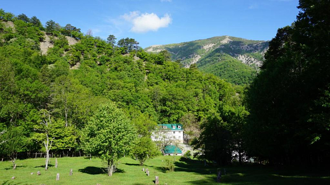 Святых бессребреников Космы и Дамиана мужской монастырь  