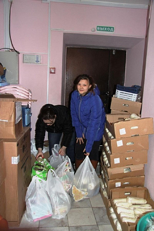 В Черноостровском монастыре Малоярославца прошла акция продуктовой и вещевой помощи многодетным семьям 