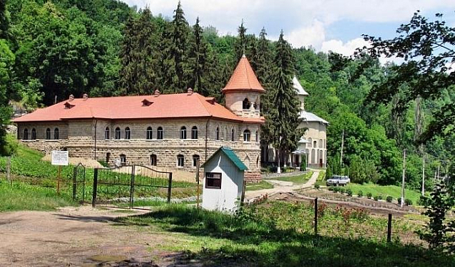 Свято - Троицкий Рудьский женский монастырь  Единецко-Бричанской епархии