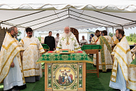 В День Святого Духа митрополит Новгородский Лев совершил Литургию в Свято-Троицком Михаило-Клопском монастыре