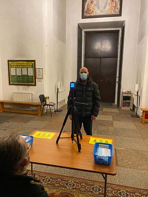 Сотрудники службы экстренной медицины и санитарной авиации передали средства защиты Ниловой пустыни