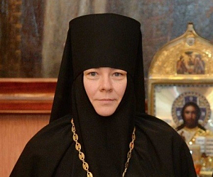 Патриарх Кирилл поздравил настоятельницу Пюхтицкого монастыря игумению Филарету (Калачеву) с 10-летием возведения в сан игумении