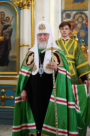 «И да поможет нам Господь помнить, что в слове"подвижник" тот же корень, что и в слове "движение", и что у нашего движения есть конкретная цель — идти к Богу... »