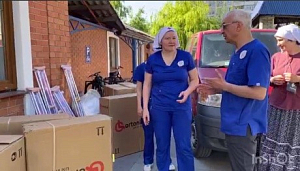 На средства, собранные Марфо-Мариинской обителью на благотворительном фестивале «Белые крылья», закупили средства ухода для больницы Мариуполя