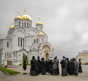 Участники конференции о монашестве посетили Дивеево