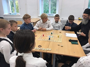 Насельник Антониево-Сийского монастыря провел занятие для воспитанников Русской классической школы в Архангельске