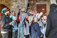 В Снетогорском женском монастыре Пскова провели экскурсию для победителей конкурса рисунков «Светлая радость Пасхи»