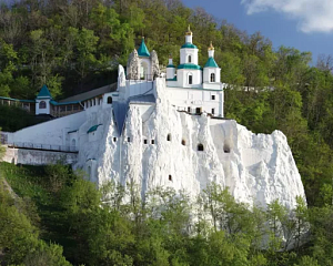 Полиция и военные не пустили паломников в Святогорскую лавру