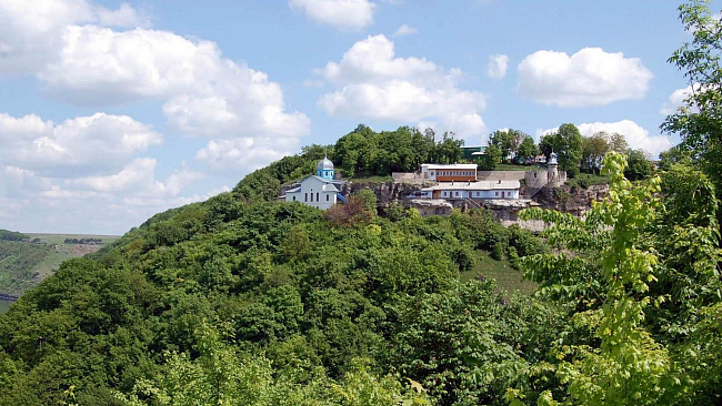 Непоротовский Свято-Николаевский мужской пещерный монастырь Черновицко-Буковинской епархии