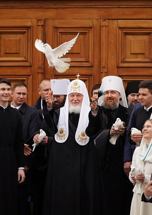 «Первое мое слово ко всем вам, а через вас ко всей нашей Церкви — это благодарность за ваши молитвы, за ваше соработничество, за ваши труды, за ваше доверие к Патриарху»