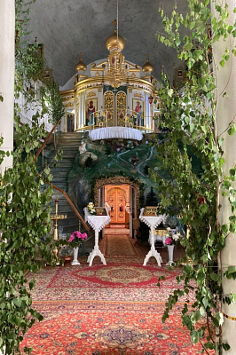 Интерьер церкви в селе Тавришичи представляет собой образ Фаворской горы