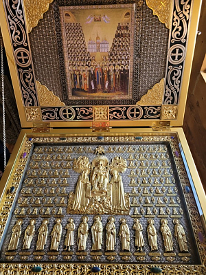 Председатель Государственной Думы РФ В.В. Володин передал в дар Владимирскому монастырю на истоке Днепра ковчег с частицами мощей Киево-Печерских святых