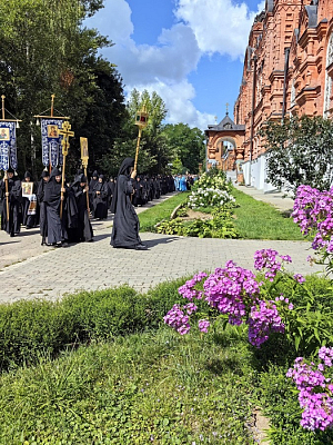 В Казанской Амвросиевской пустыни в селе Шамордино отметили престольный праздник
