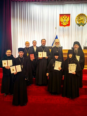 Митрополит Уфимский Никон вручил удостоверения об окончании курсов для монашествующих