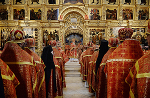 Святейший Патриарх Кирилл совершил Литургию в Троице-Сергиевой лавре и вручил награды насельникам и клирикам ставропигиальных монастырей