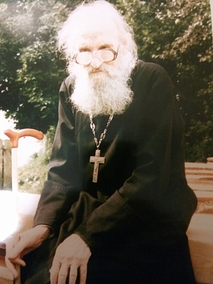 Настоятель храма в селе Малые Толбицы митрофорный протоиерей Борис Николаев