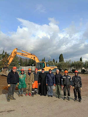 Началось масштабное парковое благоустройство территории подворья мужского монастыря Косьмы и Дамиана в Партените