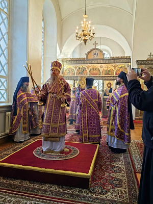 В день памяти священномученика Поликарпа Смирнского епископ Можайский Иосиф возглавил престольный праздник в Шамординской обители