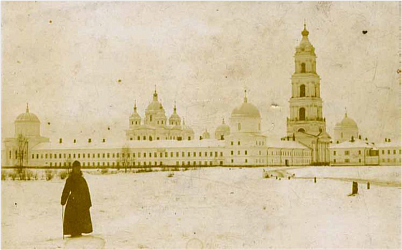 Вид на Югский монастырь. Фото нач. XX в.