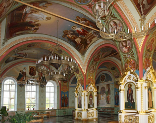 Подмосковье. Такое благолепие внутри Троицкого храма с. Шарапово Шатурского района было создано мастерами Данилова монастыря