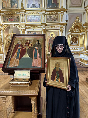 Насельницы и прихожане Троице-Одигитриевского монастыря Зосимова пустынь поздравили настоятельницу обители с 30-летием монашеского служения