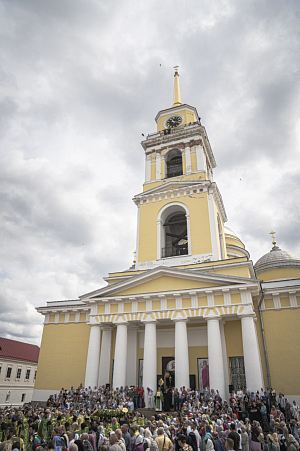 В Нило-Столобенской пустыни молитвенно отметили 30-летие возвращения мощей преподобного Нила и 35-летие передачи обители Русской Православной Церкви