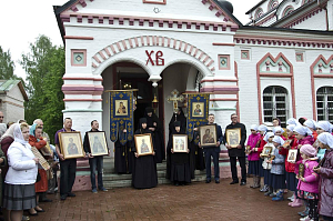 В Свято-Троицком Александро-Невском монастыре в с. Акатове состоялся престольный праздник
