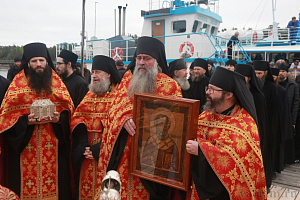 В Валаамском монастыре прошел крестный ход по водам Ладоги