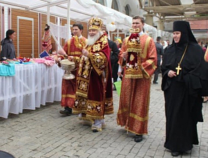 Митрополит Арсений совершил Литургию в Марфо-Мариинской обители в день проведения в ней благотворительной ярмарки «Белый цветок»