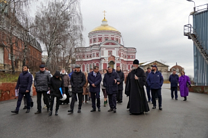 Заместитель министра культуры РФ Владимир Осинцев посетил Знаменский мужской монастырь Курска