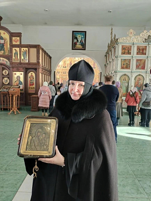 Настоятельнице Казанского монастыря Рязани передана дореволюционная икона Казанской Божией Матери