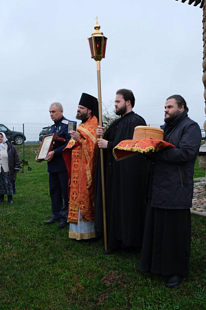 На подворье Новоспасского монастыря в Сумарокове отметили престольный праздник деревянного храма в честь иконы Божией Матери «Неувядаемый цвет»