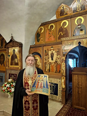 В Даниловом монастыре Москвы освятили иконы, изображенные на бронежилетах воинов-участников специальной военной операции