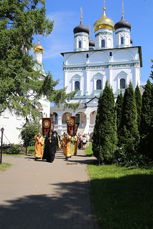 Из Иосифо-Волоцкого монастыря во Всехсвятский скит совершен крестный ход