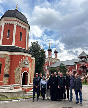 Подопечные центра социально-психологической адаптации «Койнония» посетили Высоко-Петровский монастырь Москвы