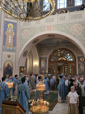 В праздник Казанской иконы Божией Матери митрополит Сыктывкарский Филипп совершил Литургию в Покровском Хотькове монастыре 